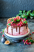 Himbeer-Buttercreme-Torte mit Schokolade