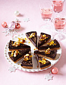 Chocolate cake with nut brittle (Christmas)