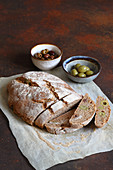 Wholemeal spelt bread with olives