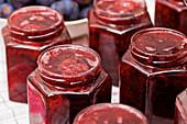 Reducing plum jam