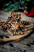 Florentiner mit Kürbiskernen, Mandeln und Moosbeeren