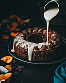 Malva Pudding aus weißer Schokolade mit Trockenfrüchten
