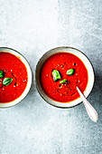 Quick tomato soup with olive oil and basil
