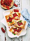 Puff pastry with red currants