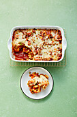 Tortelloni casserole with peas and tomatoes