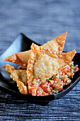 Baked wontons with Salsa Criolla