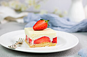 Strawberry mousse cake (low carb)