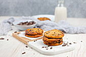 Gluten-free cookies with chocolate chips (low carb)