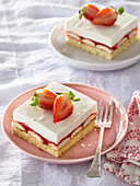 Biscuit slices with strawberries Strawberry Cream Squares