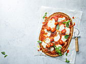 Tomato, Basil, Pizza with slicer