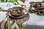 Mussels in green sauce and white wine