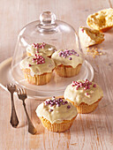 Muffins with marchpane and white chocolate