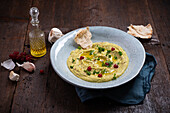 Baba Ganoush of grilled yellow courgette with pita bread