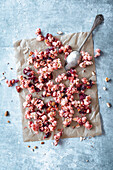 Popcorn with cranberries and almonds (vegan)