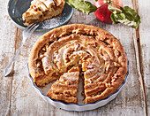 Yeast rolled cake with apples