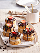Minicakes with wallnuts and coffee cream