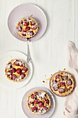 Tartelettes with raspberries and almond custard