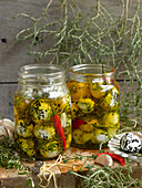 Eingelegter Ziegenkäse mit Zatar und Olivenöl