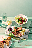 Sellerie-Nuss-Schnitzel mit Salat