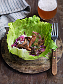 Saladleaf with red cabbage, mushrooms, dill, parmesan