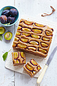 Cinnamon cake with plums