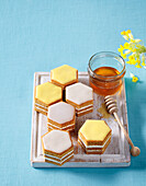 Honeycomb-shaped honey tarts