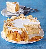 Vanilla and almond cake with pears