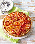Pudding pie with apple blossoms