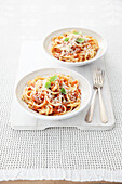 Raw tomato and basil sauce and spaghetti