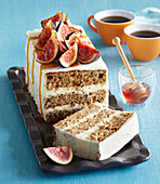 Fig cake with cream cheese and honey