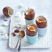 Filled chocolate eggs