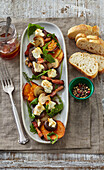 Salad with baked mushrooms and goat cheese
