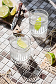 Gin tonic with lime wedges