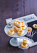 Vanilla wreaths from choux pastry