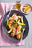 Fish skewers with exotic salad