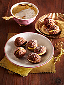 Walnut-shaped biscuits with a cream filling
