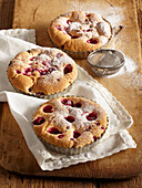 Small cakes with raspberries