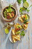Avocado-Guacamole mit Tortillachips