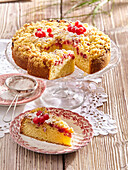 Red currant cake with banana and crumb