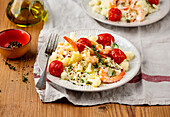 Cauliflower risotto with shrimps and tomatoes