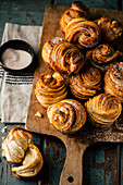 Cruffins made from ready-made yeast dough