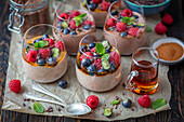 Linseed pudding with chocolate and fruits