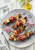 Pork skewers with zucchini and red pepper
