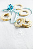 Vanilla rings with Christmas decorations