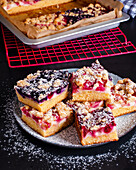 Quark cake with fruits and crumble from the tray