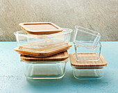 Square food storage containers made of glass