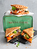 Club-Sandwiches 'California' mit Hähnchen