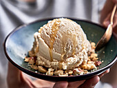 Hazelnut ice cream with honey