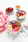 Smoothie-Bowl mit Früchten