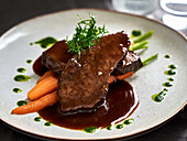 Roast beef with glazed carrots and gravy